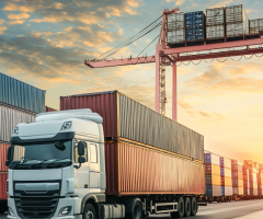 The main advantages of moving using container transportation